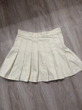 Brandy Melville Cream Pleated Mini Skirt